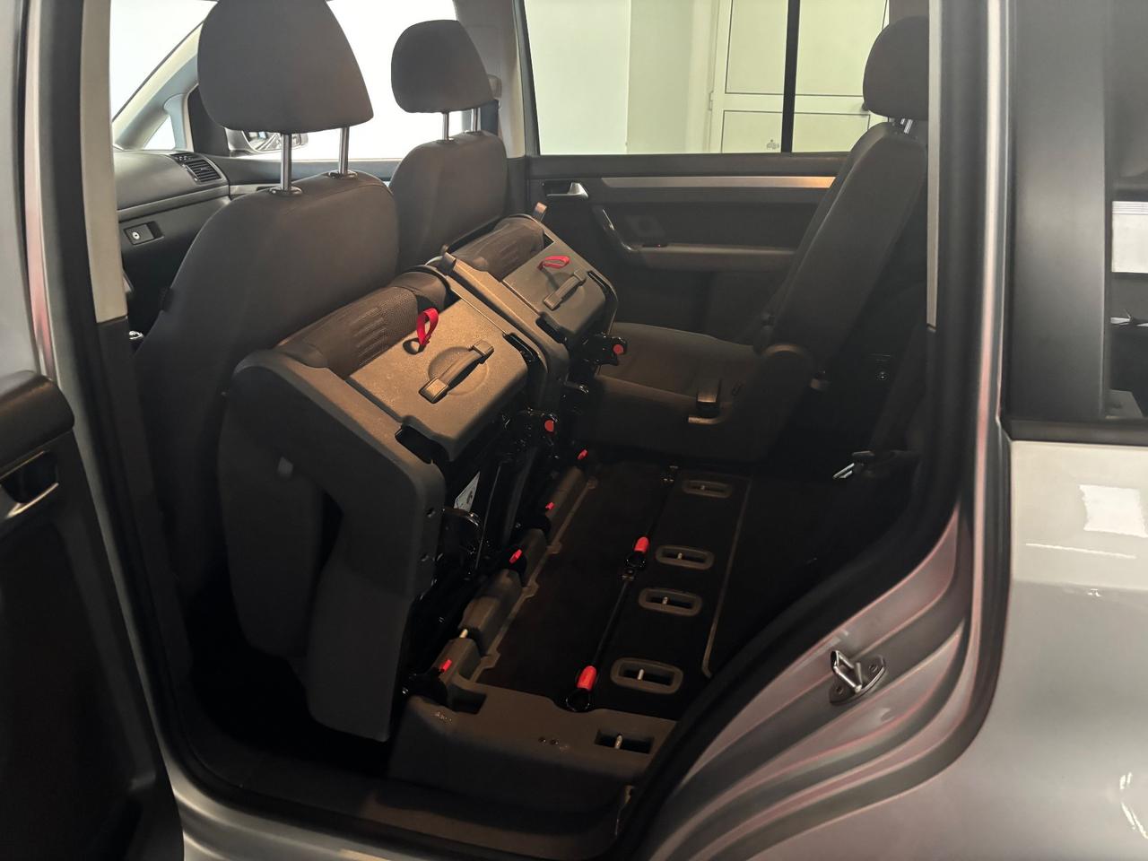 Volkswagen Touran 2.0 TDI 7 POSTI