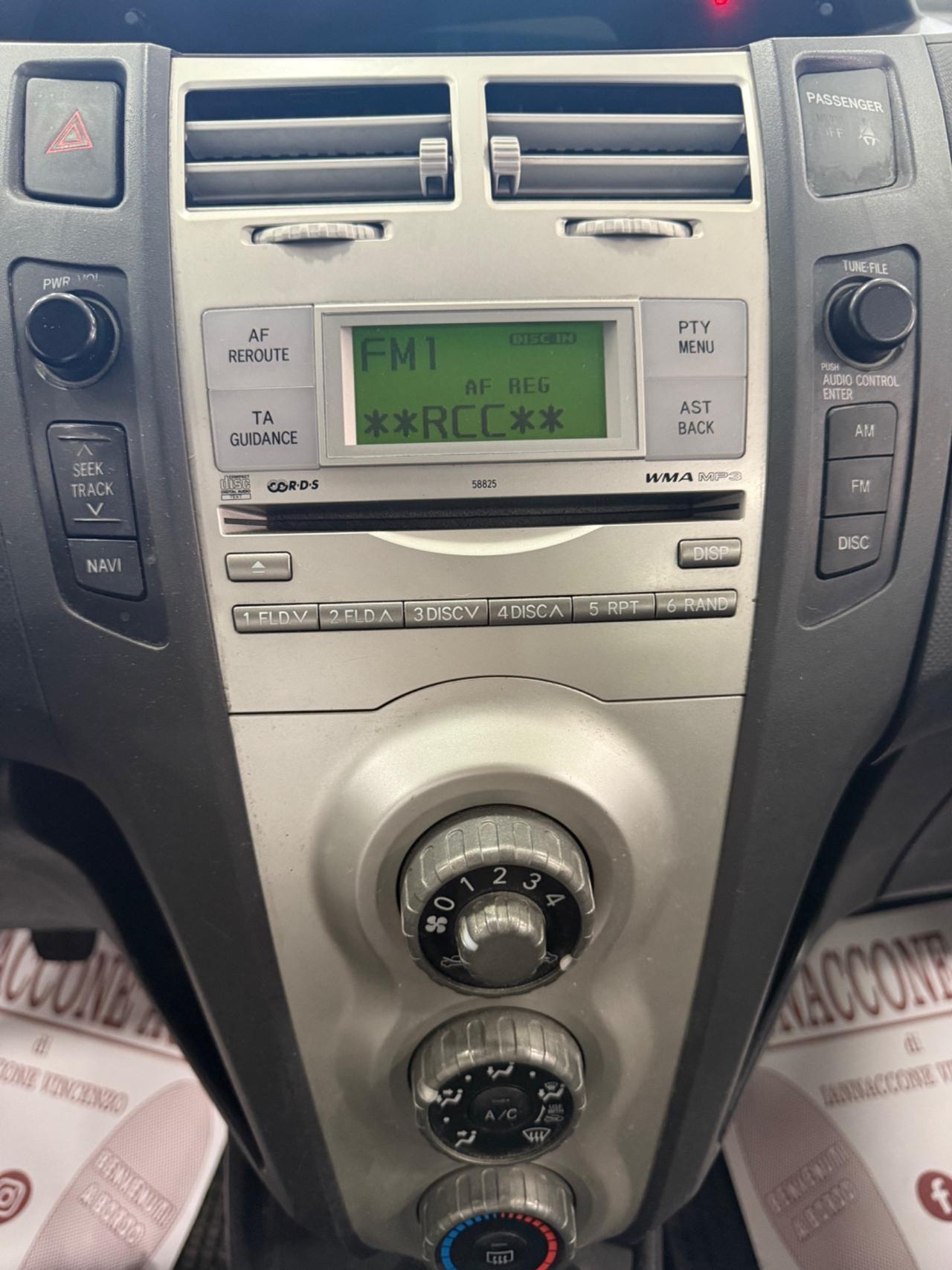 Toyota Yaris 1.0 benzina nuova