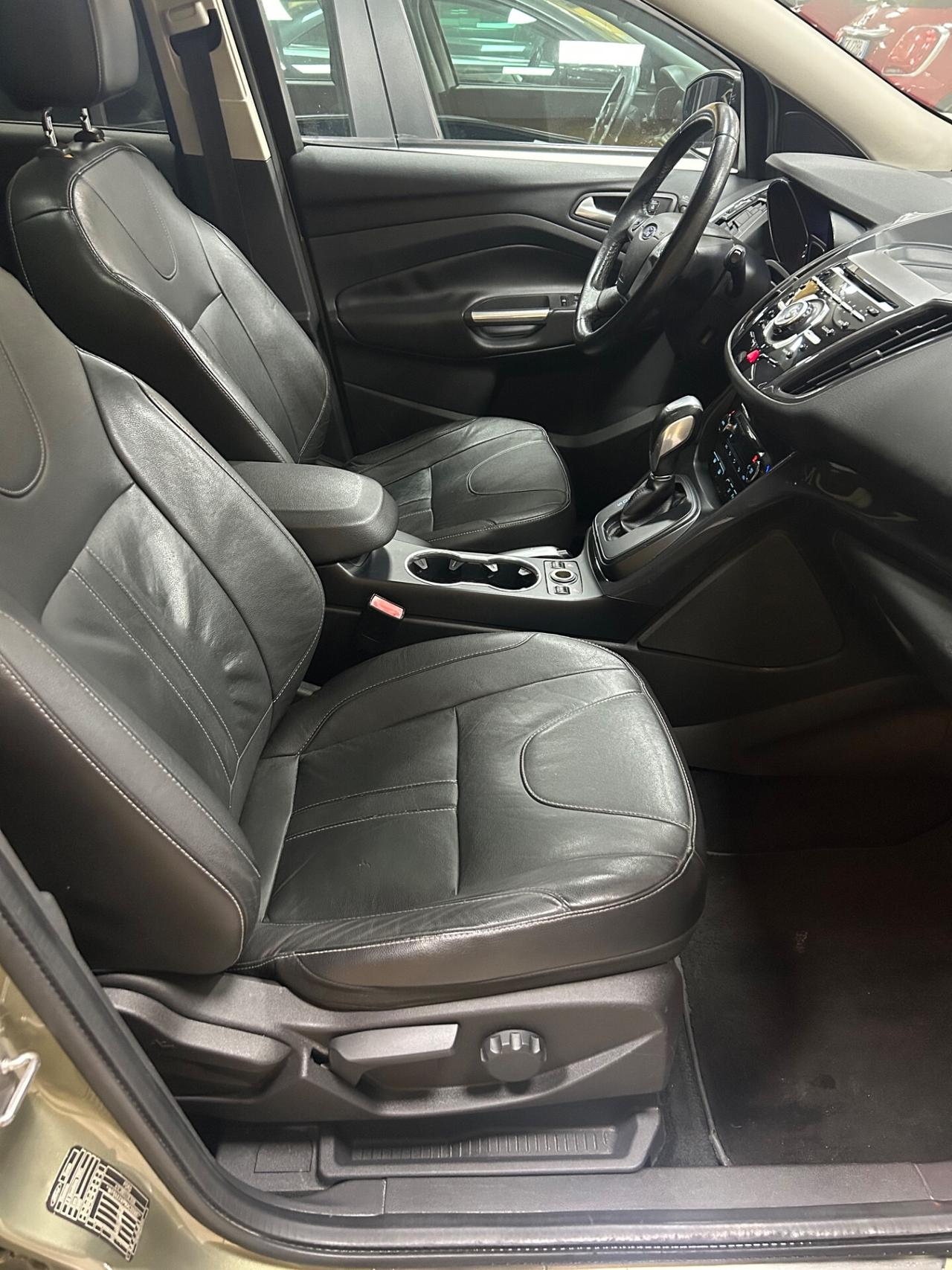 FORD KUGA 2.0 Tdci “TETTO/PELLE/NAV/RETR/19”-2013