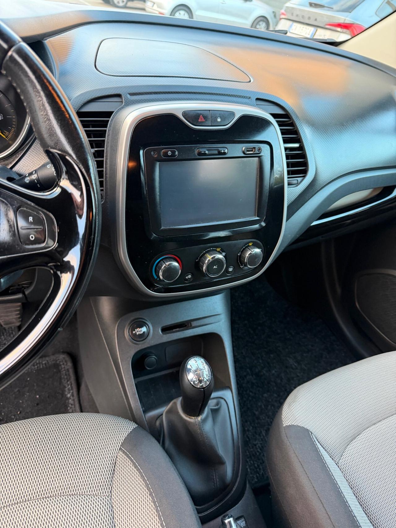 Renault Captur 1.5 dci - NEOP. - NAV. - 12 MESI DI GARANZIA -