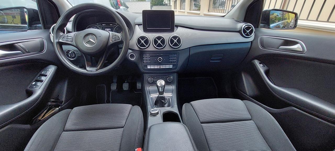 MERCEDES B180 PREMUIM 1,5 DIESEL 110 CV NAVI TELEFONO RETROCAMERA FULL FULL