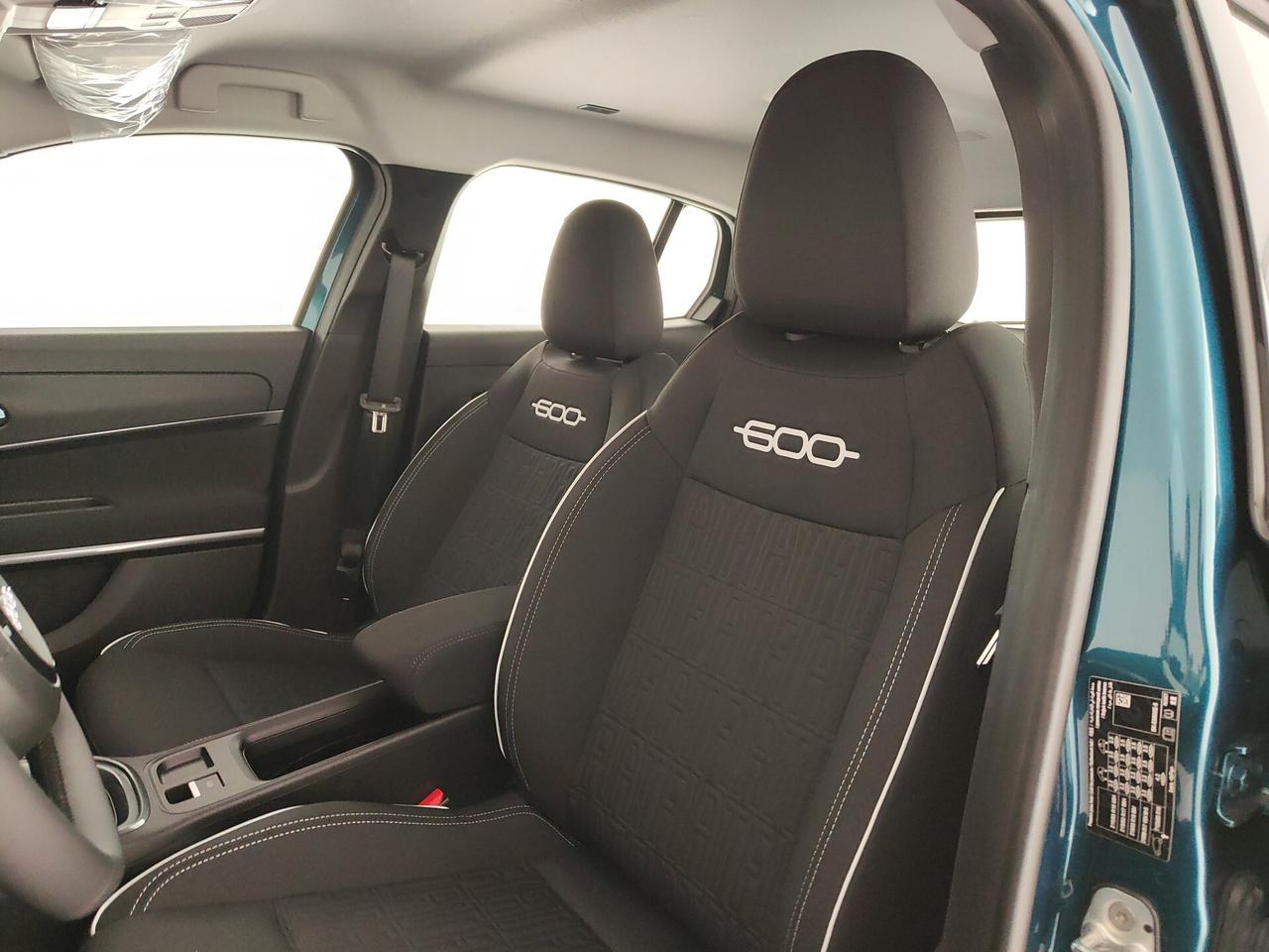 Fiat 600 Hybrid 110 CV DCT MHEV Serie Speciale Icon