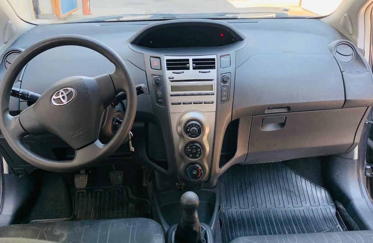 Toyota Yaris 1.0 benzina 2011 130.000km neo patentati
