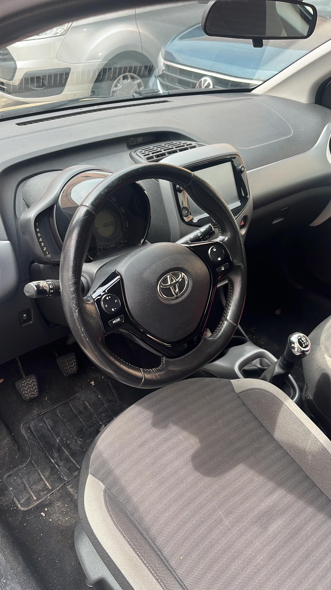 Toyota Aygo Connect 1.0 VVT-i 72 CV 5 porte x-cool