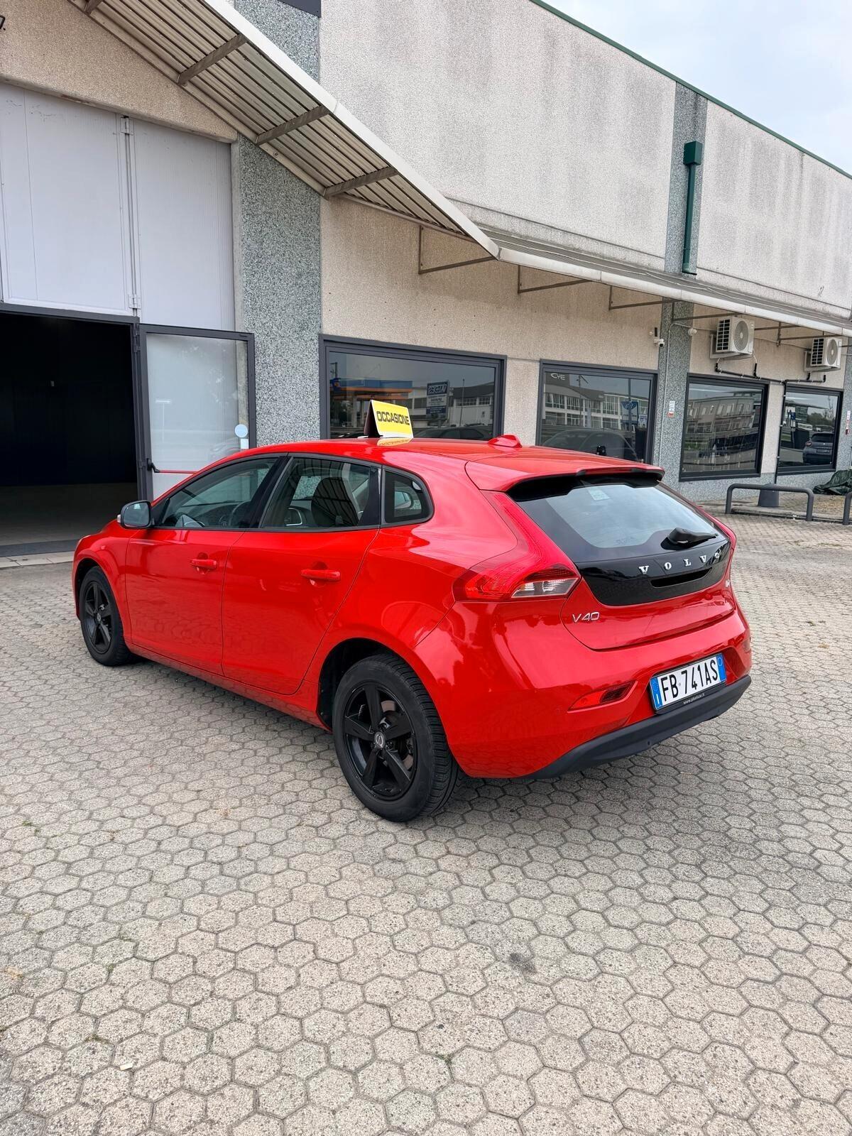 Volvo V40 D2 R-design Momentum