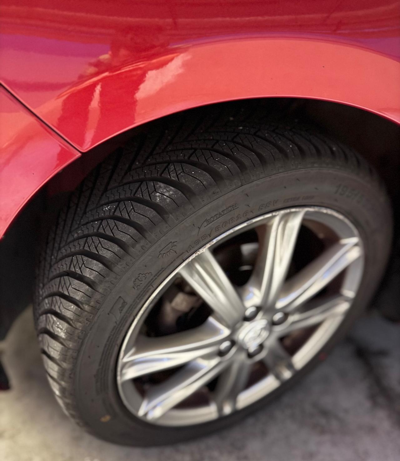 Toyota Yaris 1.3 5 porte Lounge con solo 92.065 km!