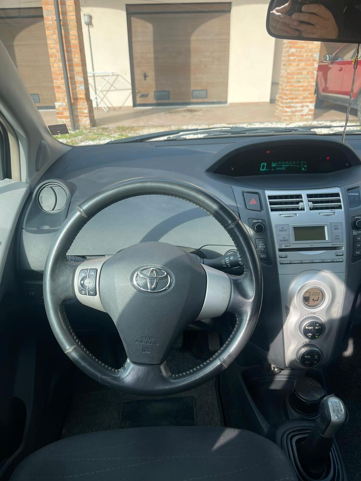 Toyota Yaris 1.0 3 porte Sol