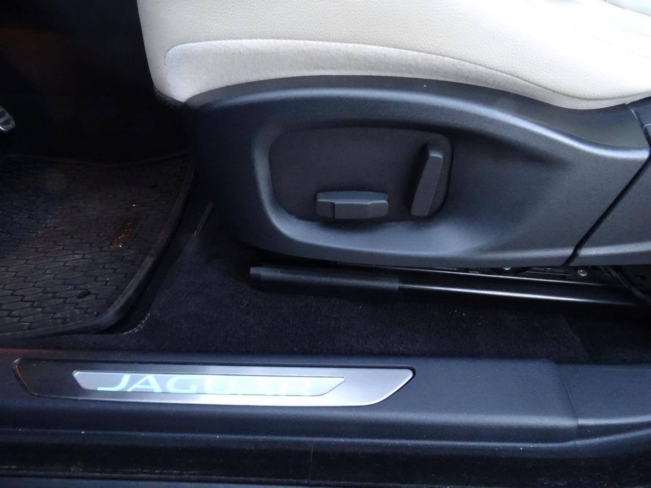 Jaguar E-Pace 2.0 AWD aut. R-Dynamic S