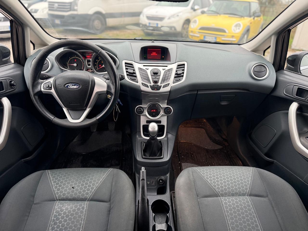 Ford Fiesta 1.4 TDCi 68CV 5 porte Titanium