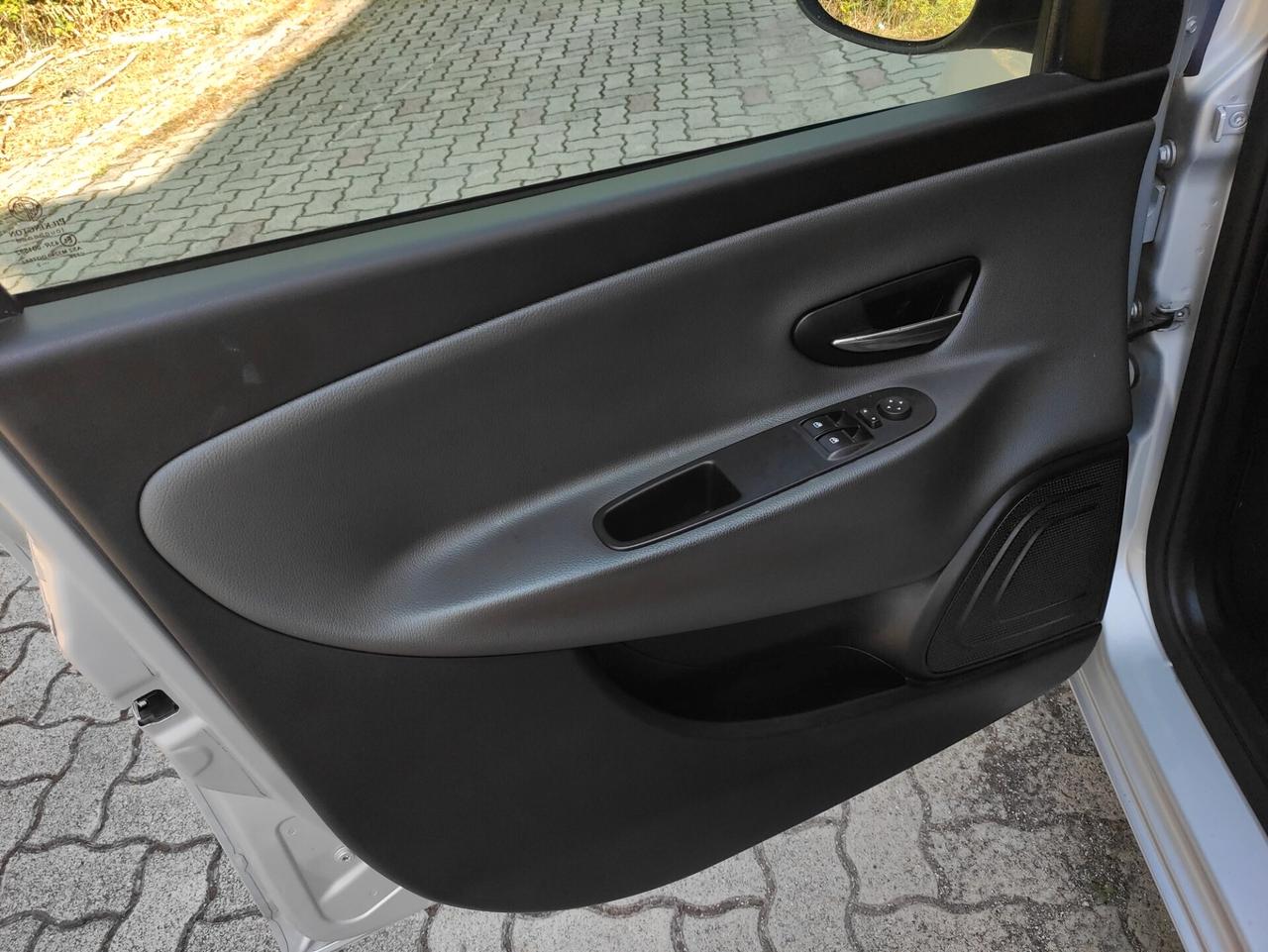Lancia Ypsilon 1.3 MJT 16V 5 porte