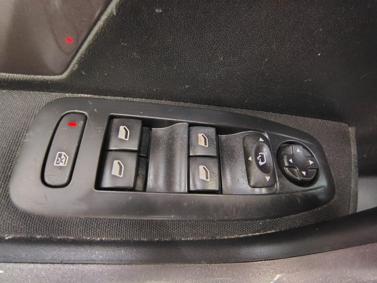 Peugeot 2008 1.6 e-HDi 92 CV Stop&Start Urban Cross