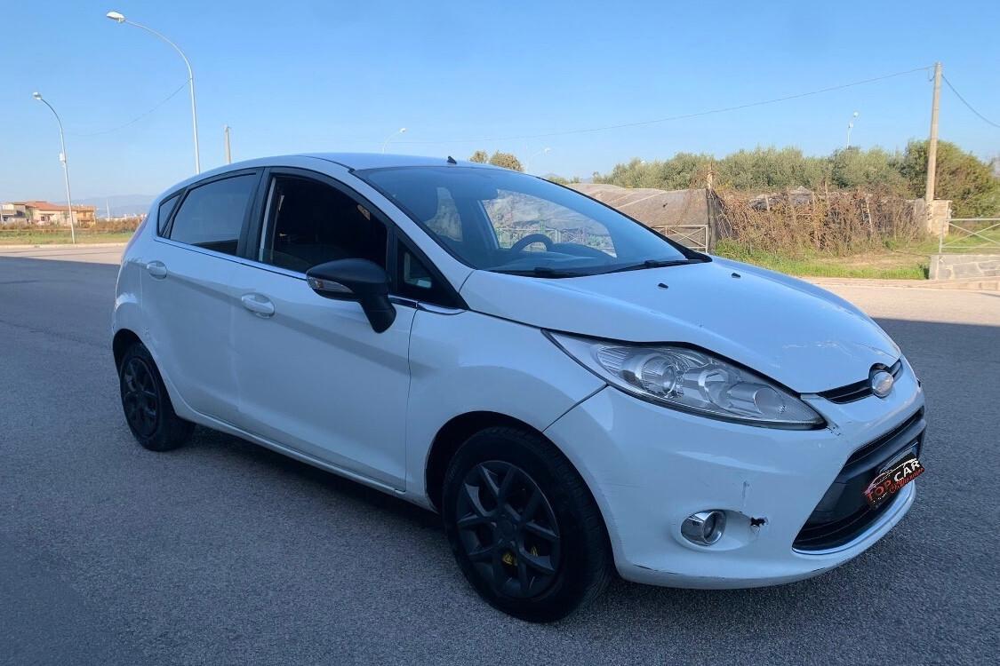 Ford Fiesta 1.4 TDCi 68CV 5 porte Titanium 12 MESI DI GARANZIA