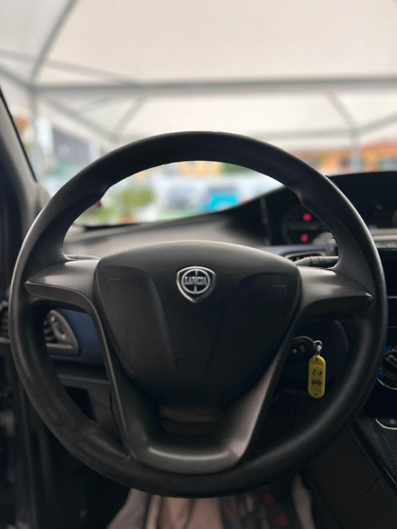 Lancia Ypsilon 1.2 69 CV 5 porte Platinum