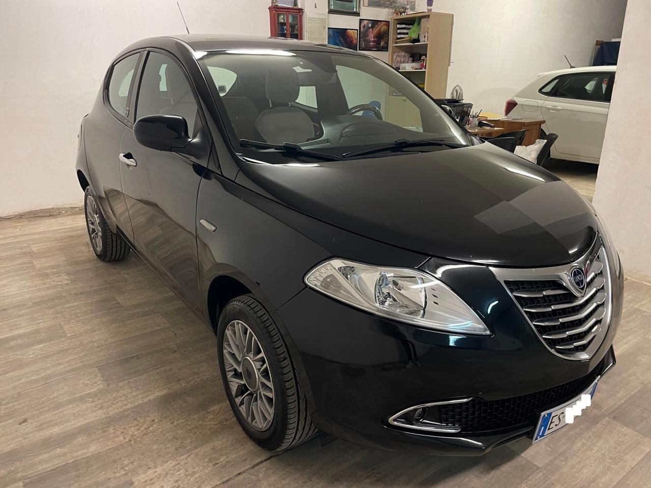 Lancia Ypsilon Ecochic Gold 0.9 TwinAir 85 CV Metano Neopatentati