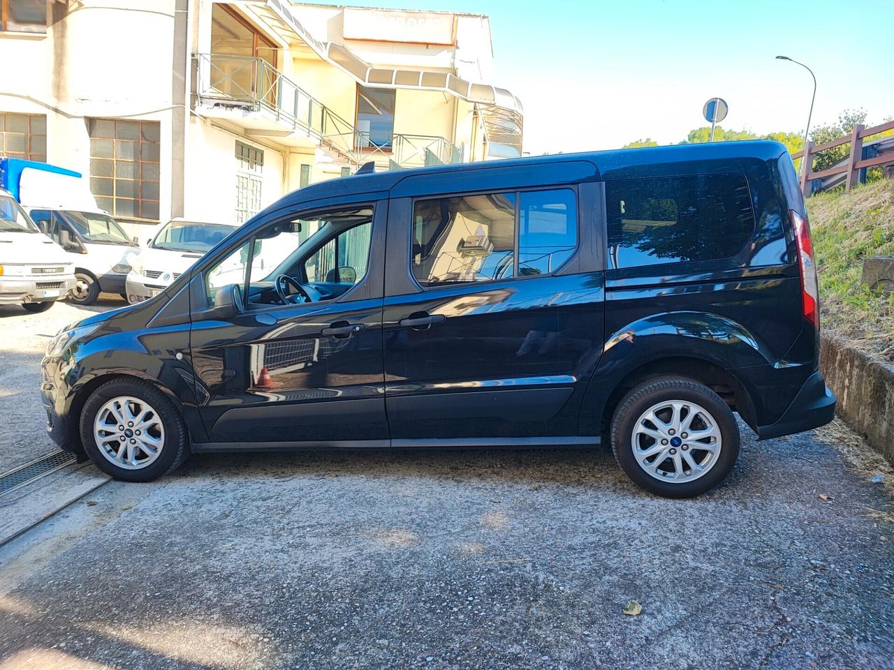 Ford Grand Tourneo Gancio Traino 7 Posti Euro 6