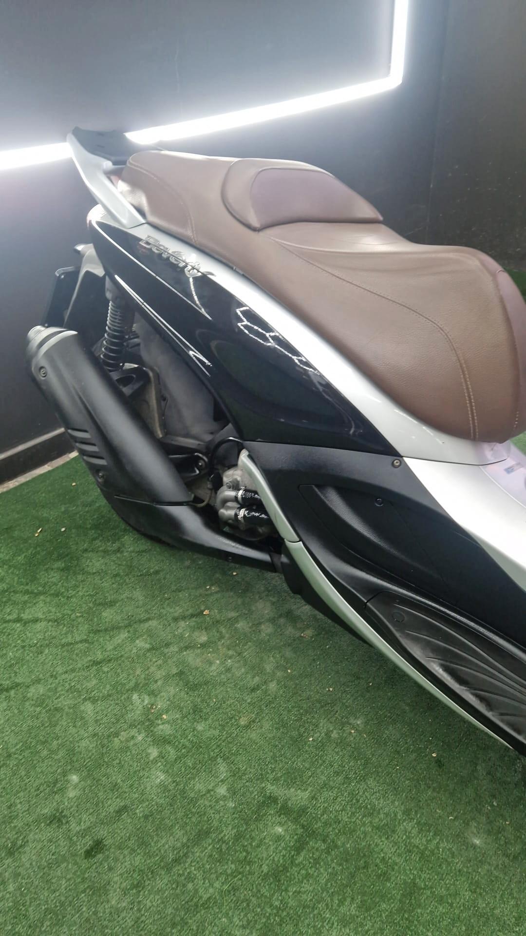 Piaggio Beverly 300 BASE
