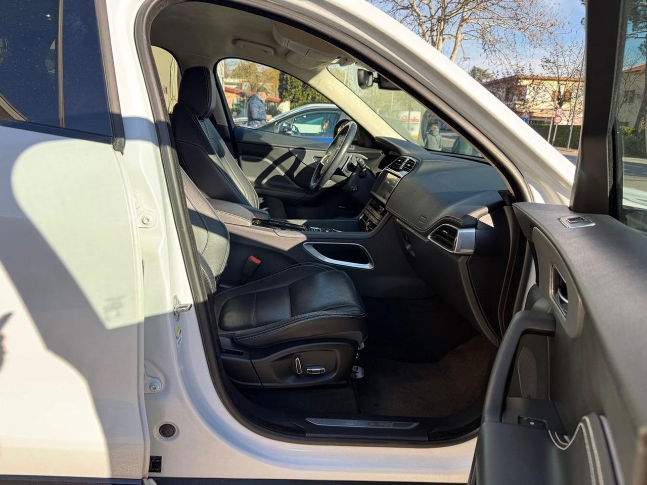 Jaguar F-Pace 180 cv #8582