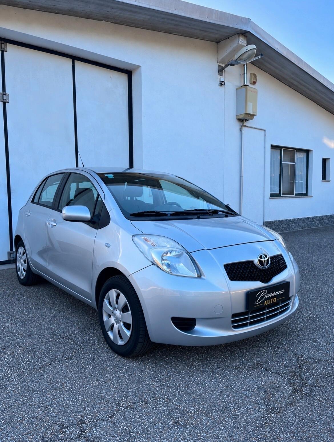 Toyota Yaris 1.0 5 porte Sol