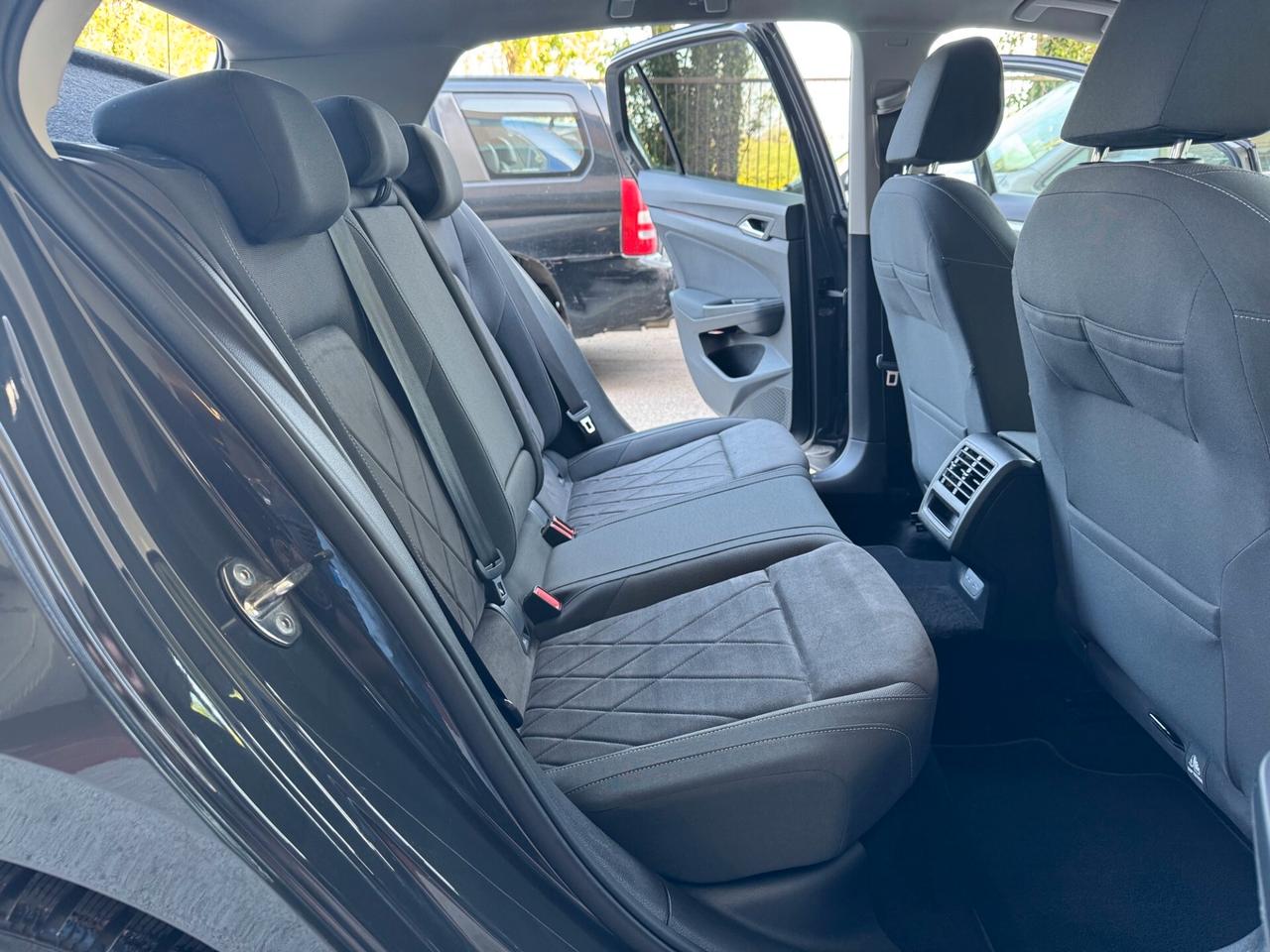 Volkswagen Golf VIII 2.0 tdi Style dsg UNICO PROP.