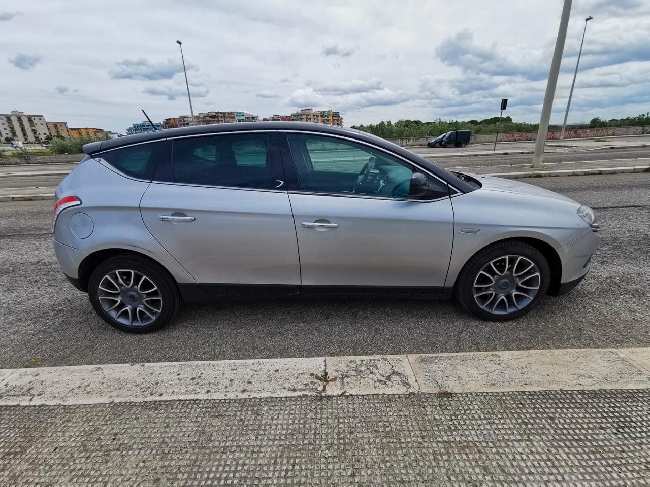 Lancia Delta 1.6 MJT Platino 2009 TETTO
