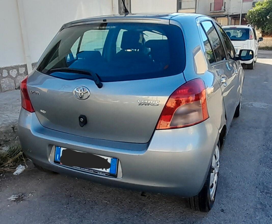 Toyota Yaris benzina x neo patentati