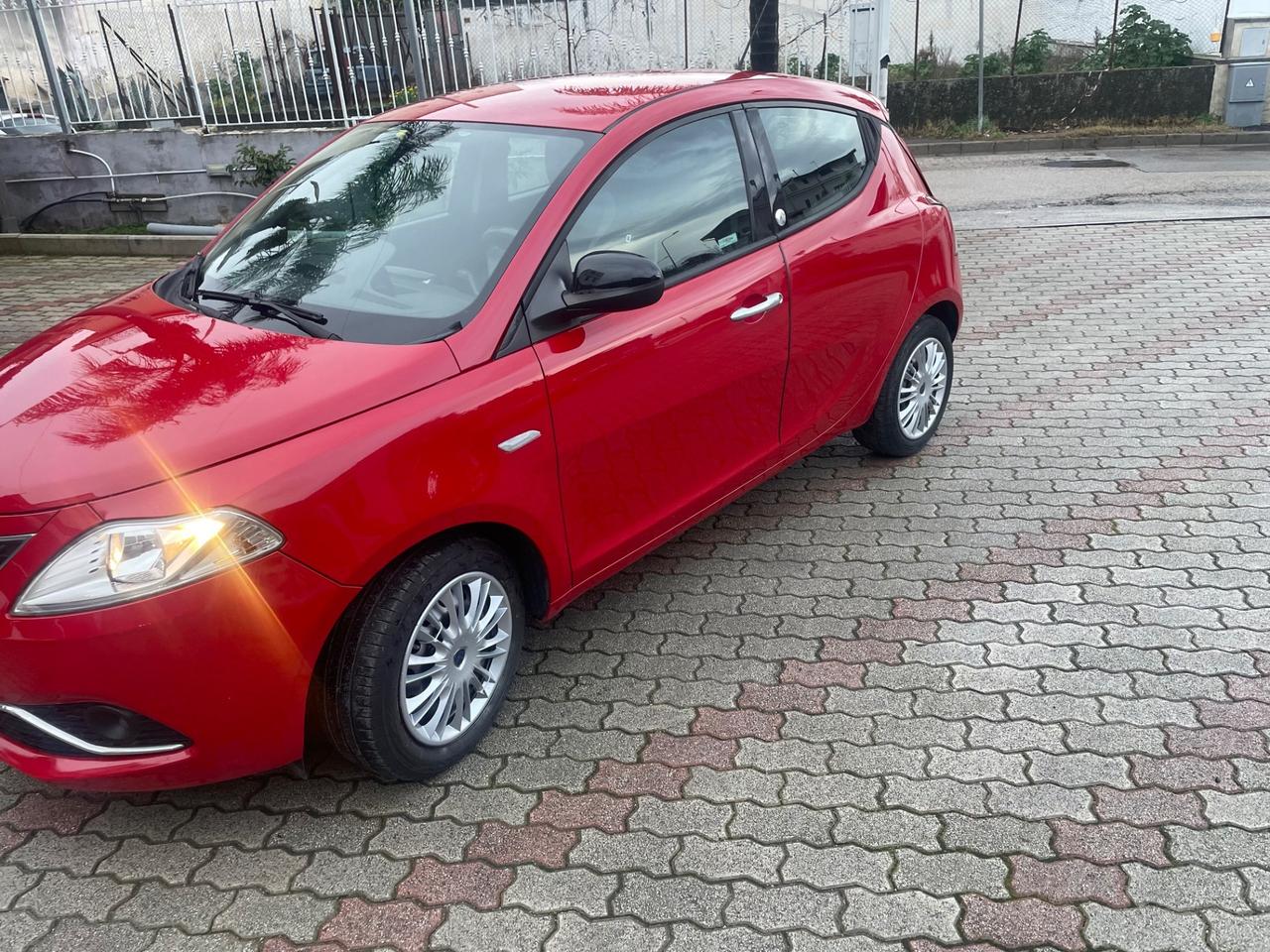 Lancia Ypsilon 1.2 69 CV 5 porte GPL Ecochic Silver