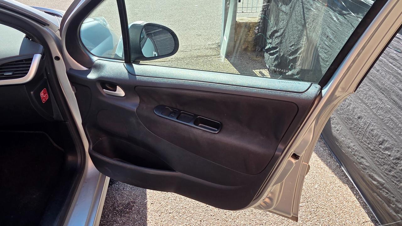 Peugeot 207 1.4 VTi 95CV 5p. neo patentati unico proprietario