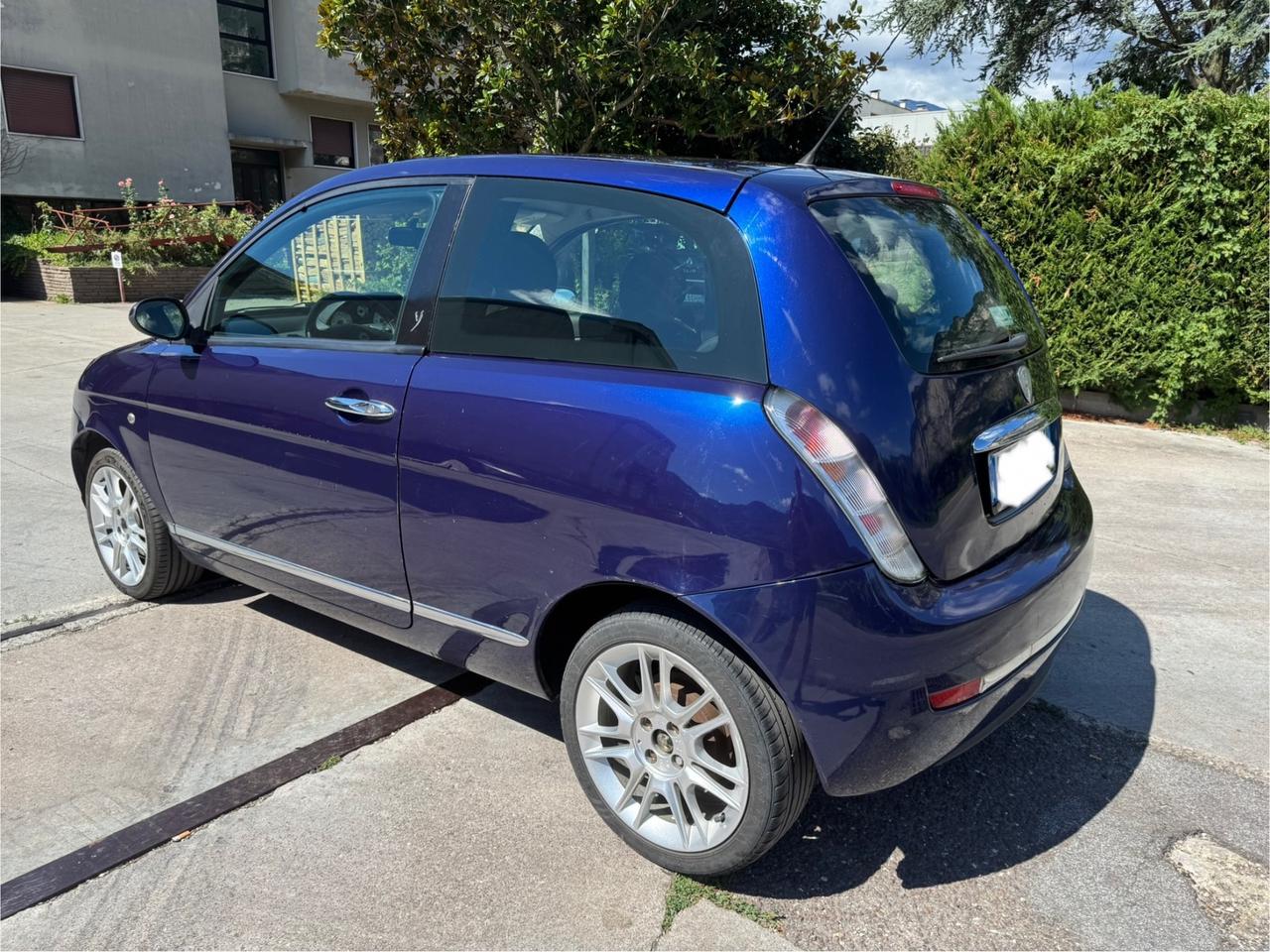 Lancia Ypsilon 1.3 MJT 75 CV PER COMMERCIANTI