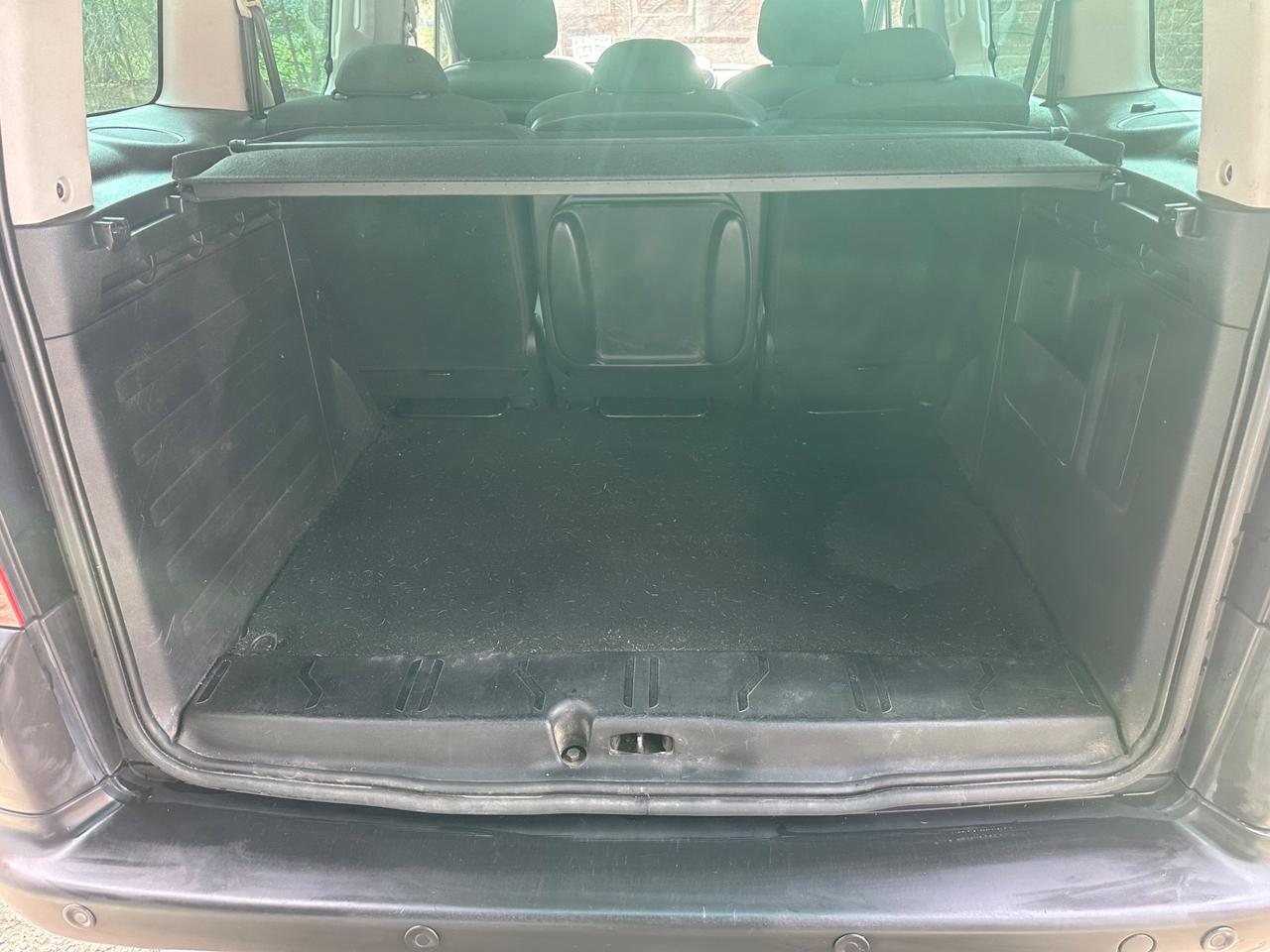 Peugeot Partner Tepee BlueHDi 100 Outdoor