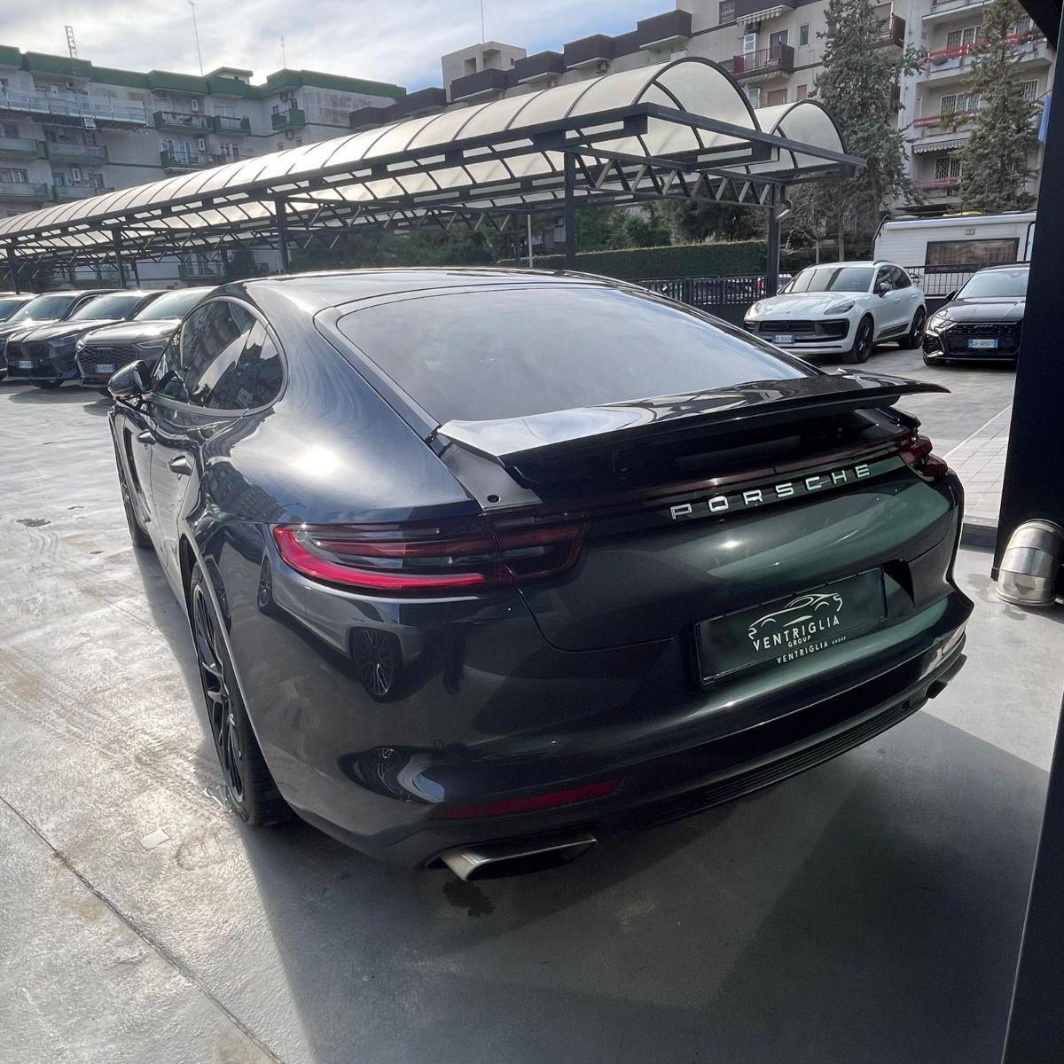 PORSCHE - Panamera -