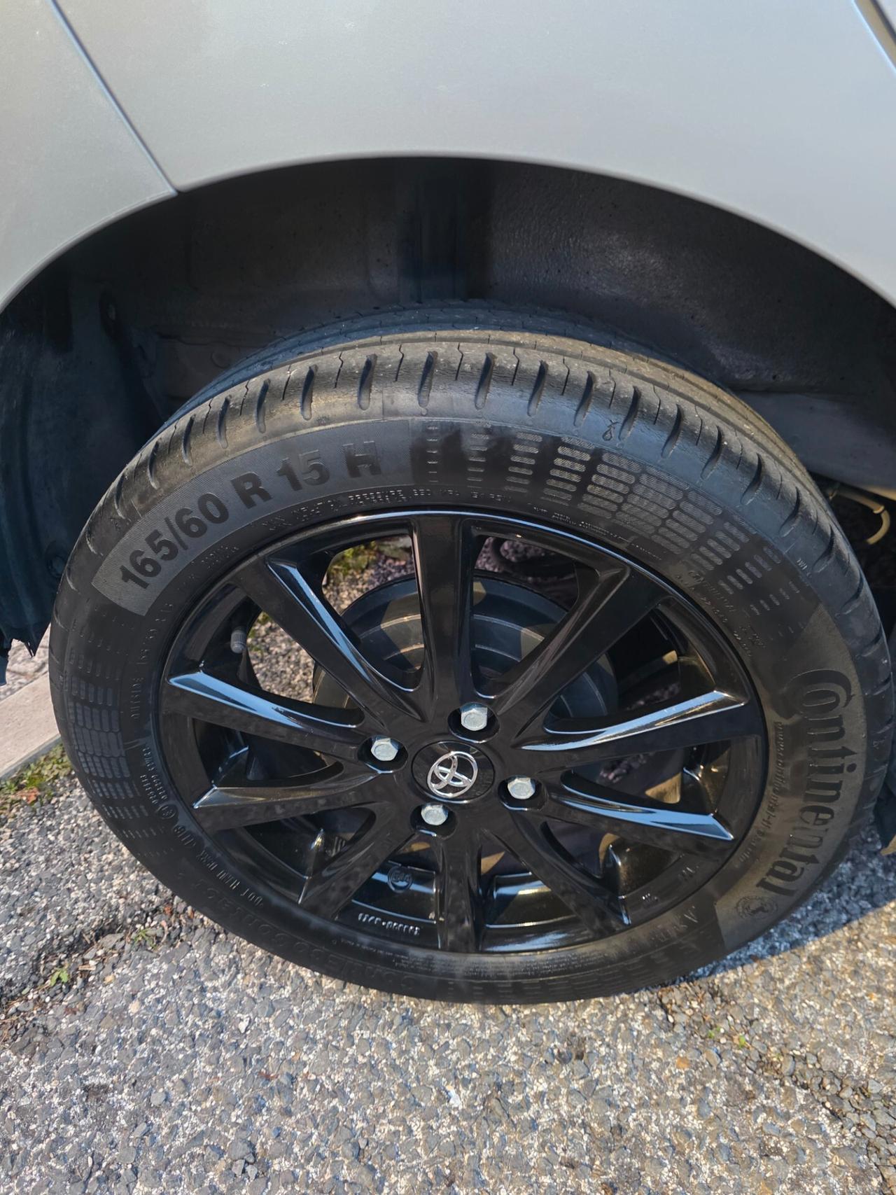 Toyota Aygo 1.0 VVT-i 69 CV 5 porte x-play