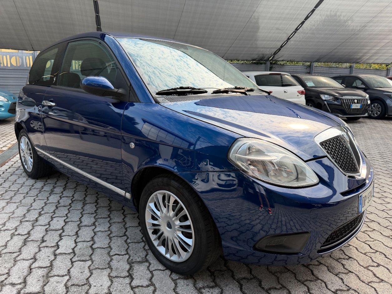Lancia Ypsilon 3 Porte Ypsilon 1.2 8v New Oro IDONEA NEOPATENTATI