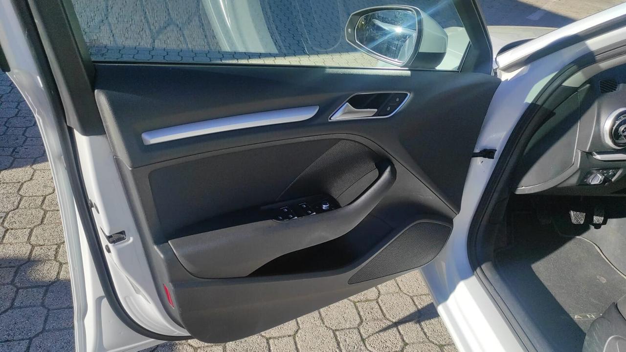 AUDI A3 SPORTBACK 5 POSTI 1.6 TDI 110CV
