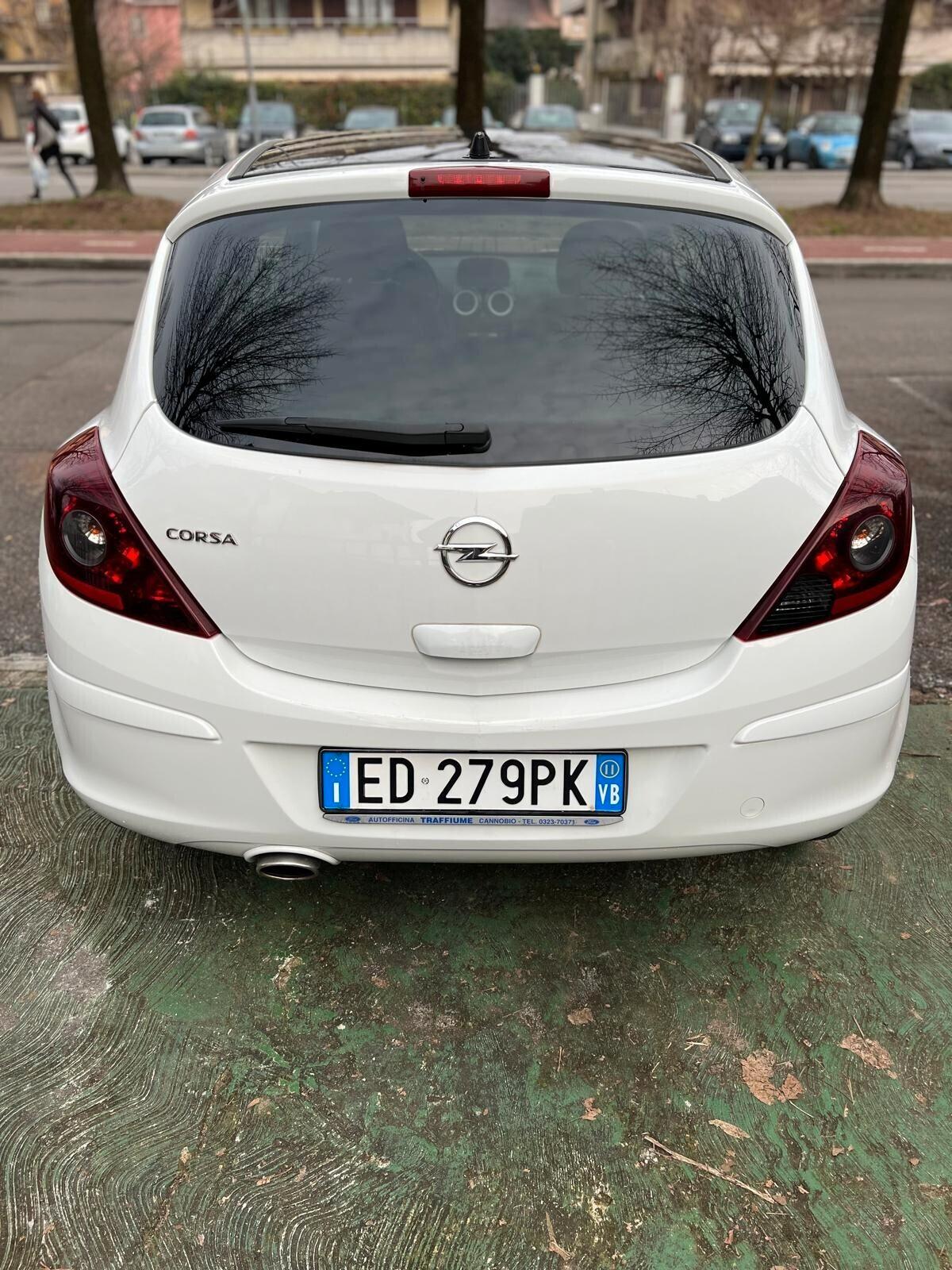 Opel Corsa 1.4 16V 3 porte b-color X NEOPATENTATI