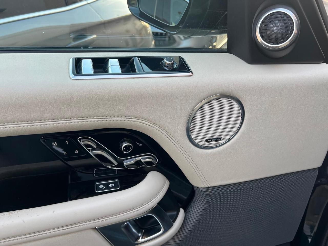 LAND ROVER RANGE ROVER VOGUE 3.0 V6 249CV 4X4 TETTO PELLE NAVI ANNO 2018