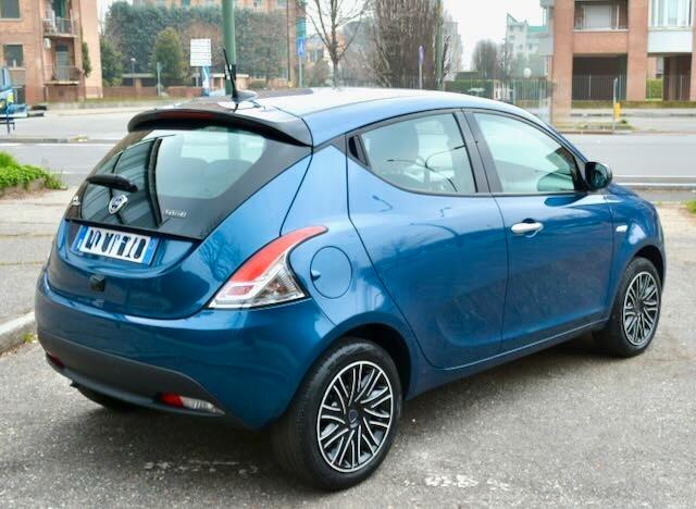 Lancia Ypsilon 1.0 FireFly 5 porte S&S Hybrid Gold