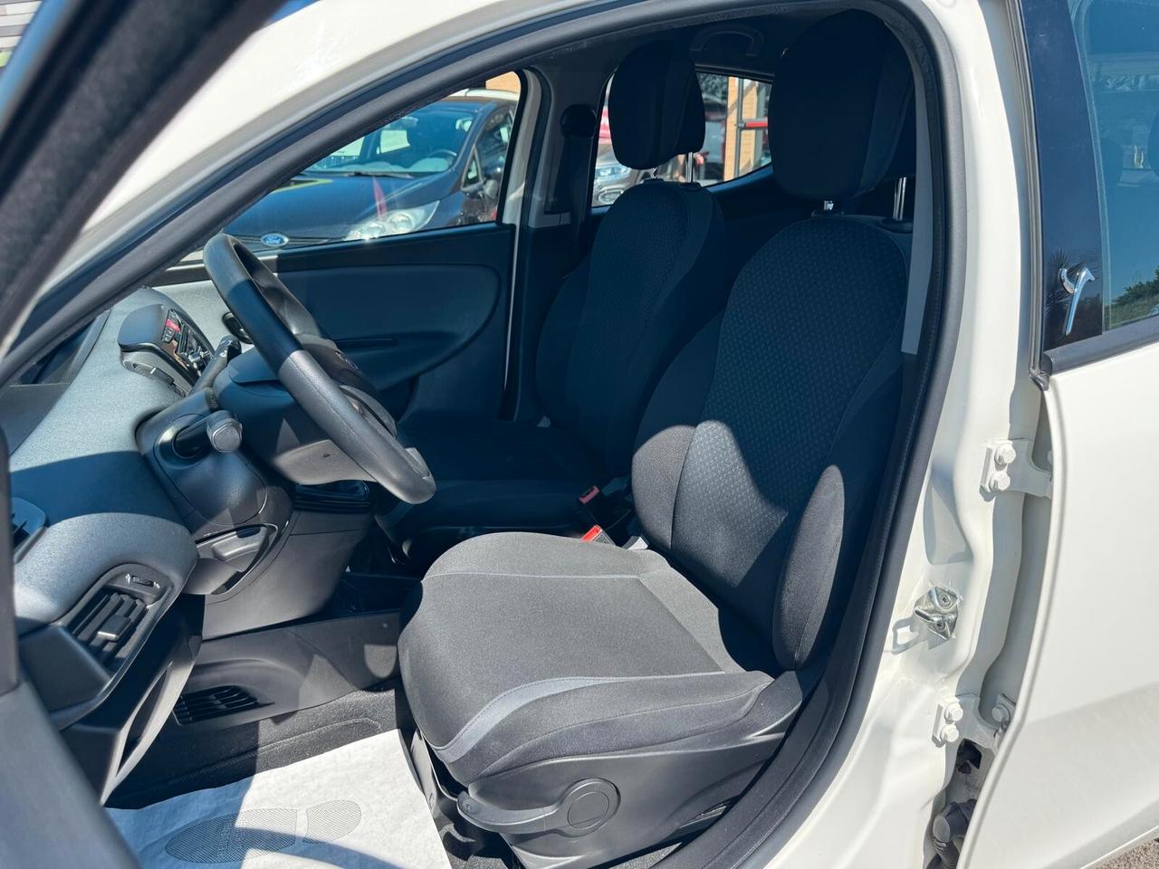 Lancia Ypsilon 1.2 BENZINA 69CV SILVER 2016