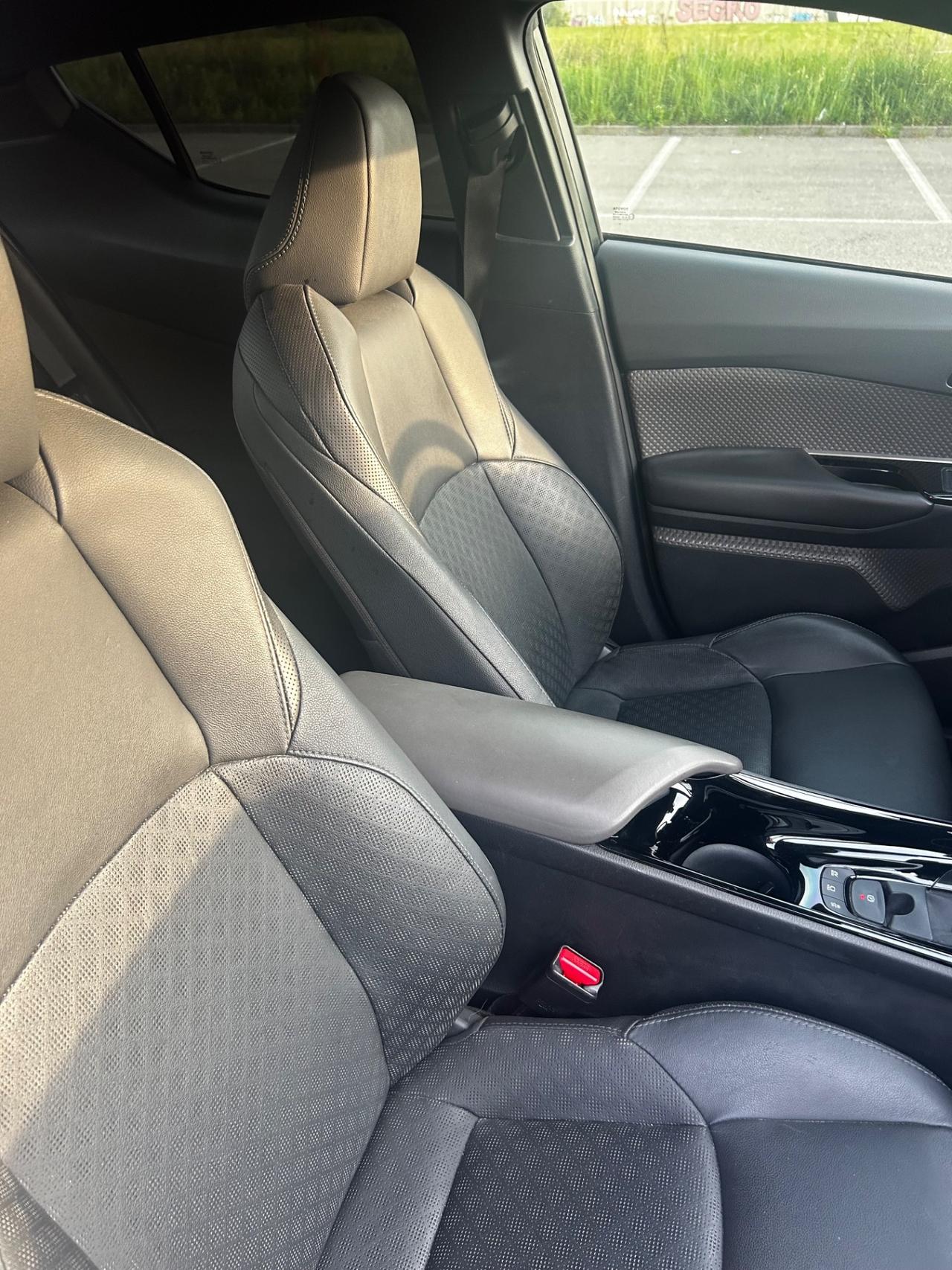 Toyota C-HR 2.0 Hybrid E-CVT Style