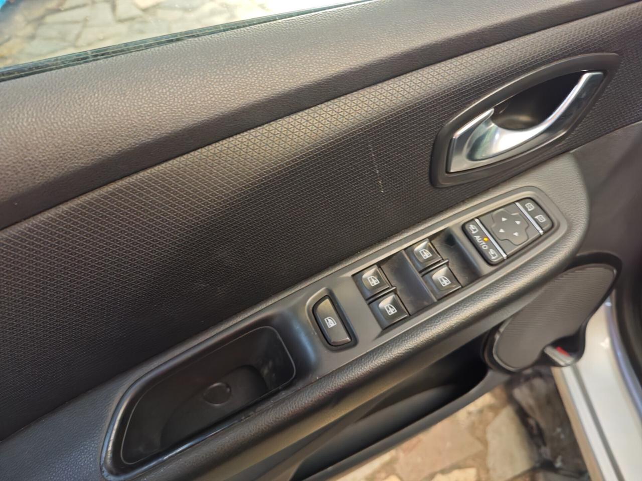 Renault Clio dCi 8V 90 CV 5 porte Moschino Intens