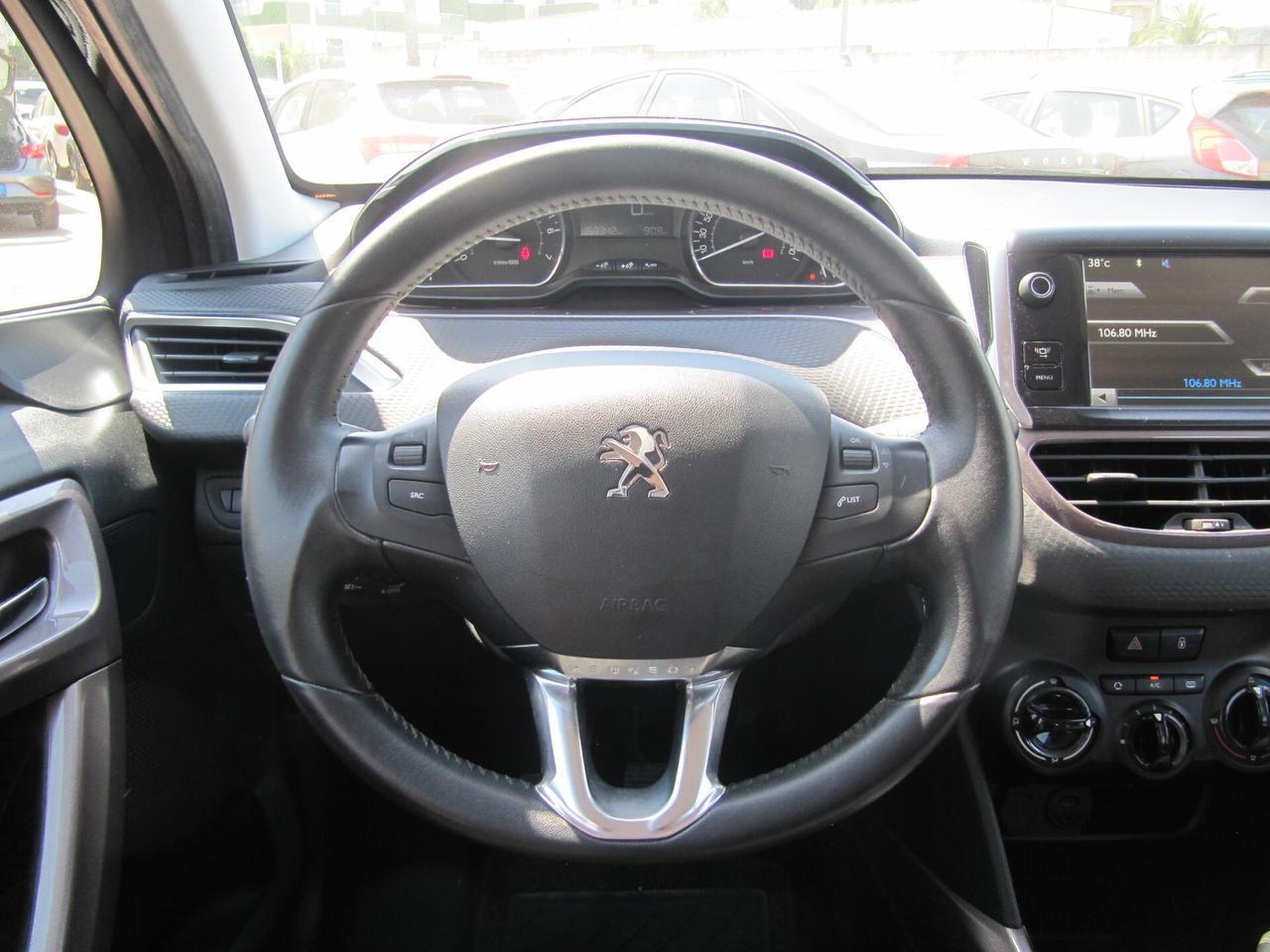 Peugeot 2008 1.2 VTi 82CV Allure - benzina