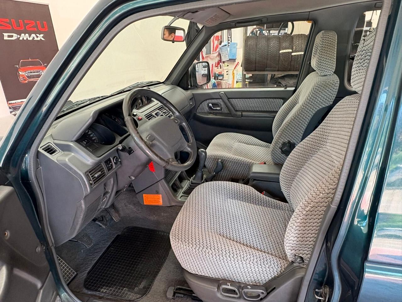 MITSUBISHI PAJERO 4X4 Diesel 2.5 CV 100 Km 204.839 tagliandati