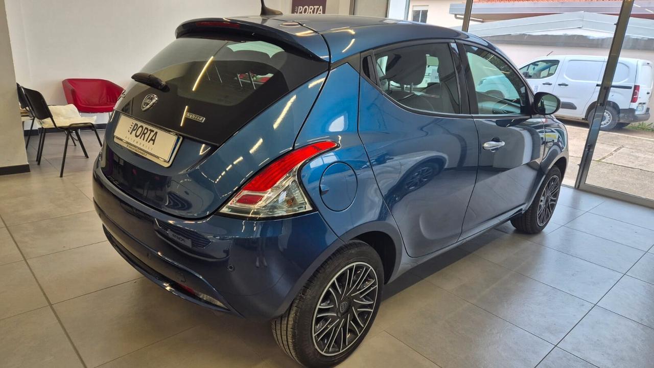 Lancia Ypsilon 1.0 FireFly 5 porte S&S Hybrid Ecochic Gold