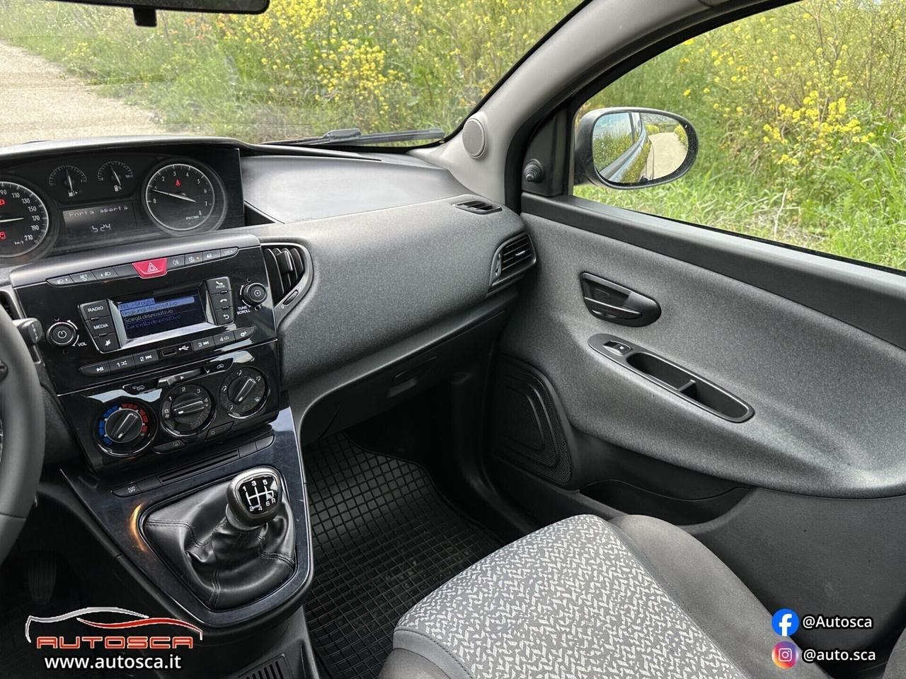 Lancia Ypsilon 1.0 FireFly 5 porte S&S Hybrid Ecochic Silver