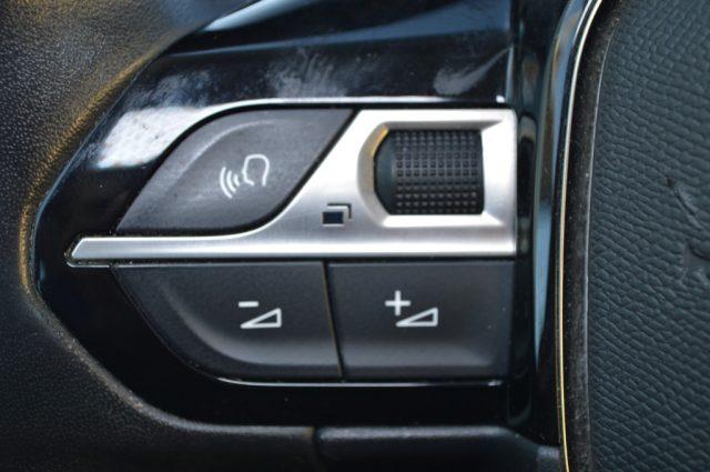 PEUGEOT 2008 PureTech 100 S&S Active