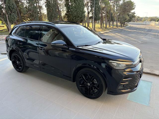 VOLKSWAGEN Tiguan 2.0 TDI 150 CV DSG R-Line Plus ''TOTAL BLACK''