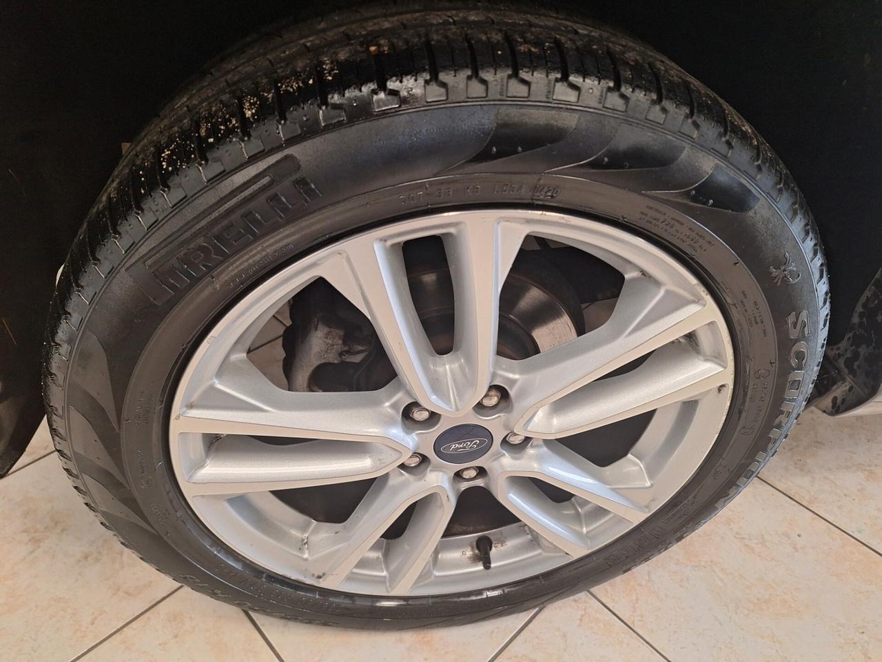 Ford Kuga 2.0 TDCI 150 CV S&S 4WD Powershift Titanium