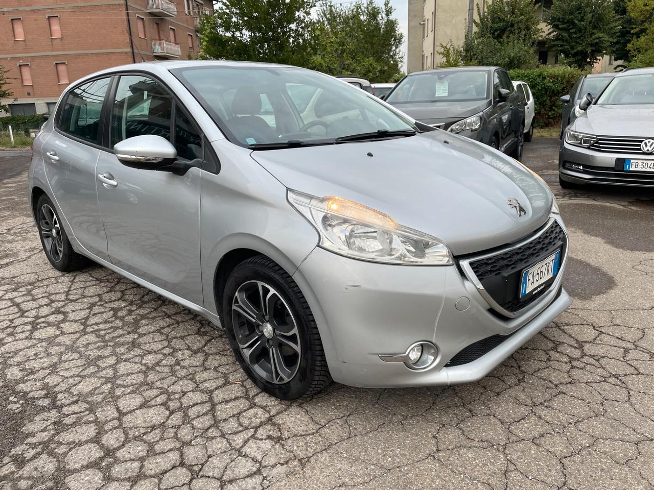 Peugeot 208 1.4 HDi 68 CV 5 porte Allure DISTRIBUZIONE NUOVA