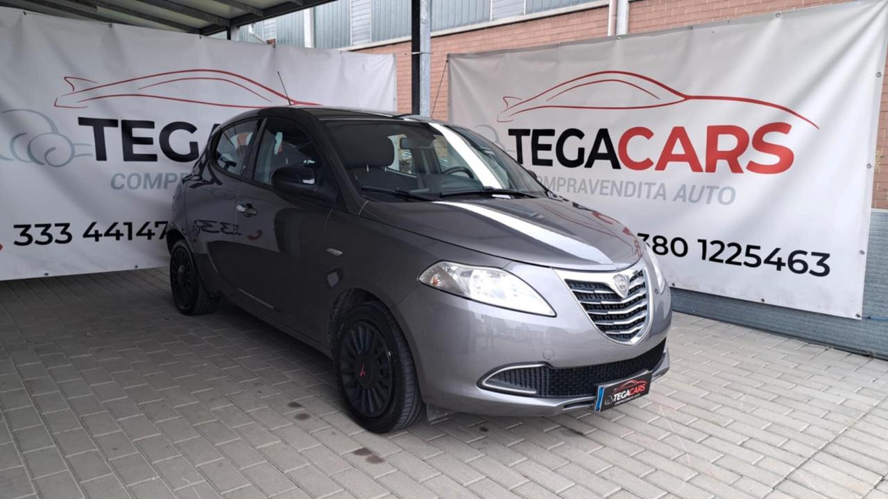 Lancia Ypsilon 1.2 69 CV 5 porte S&S Silver