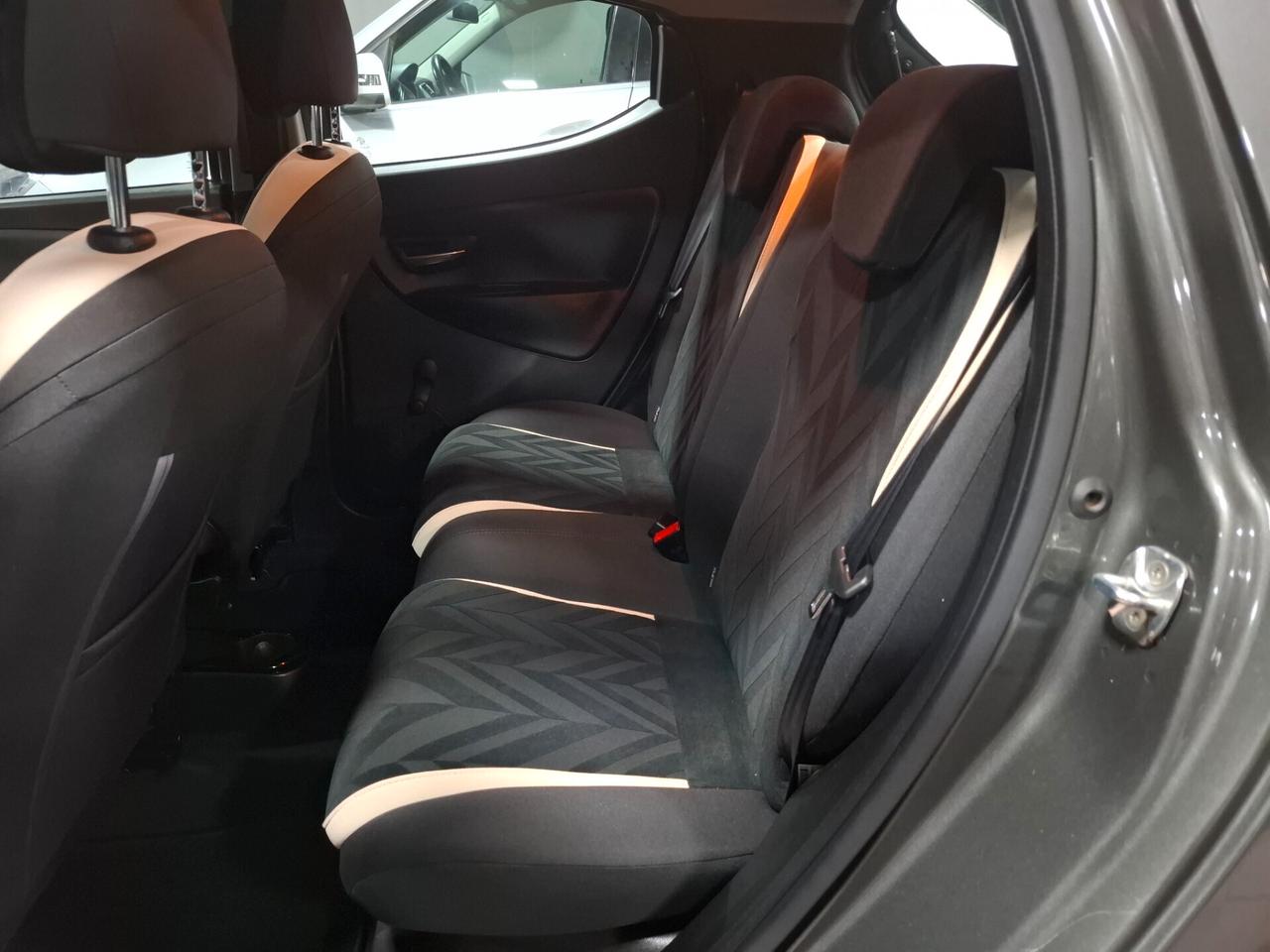 Lancia Ypsilon 1.2 benzina Silver Neopatentato