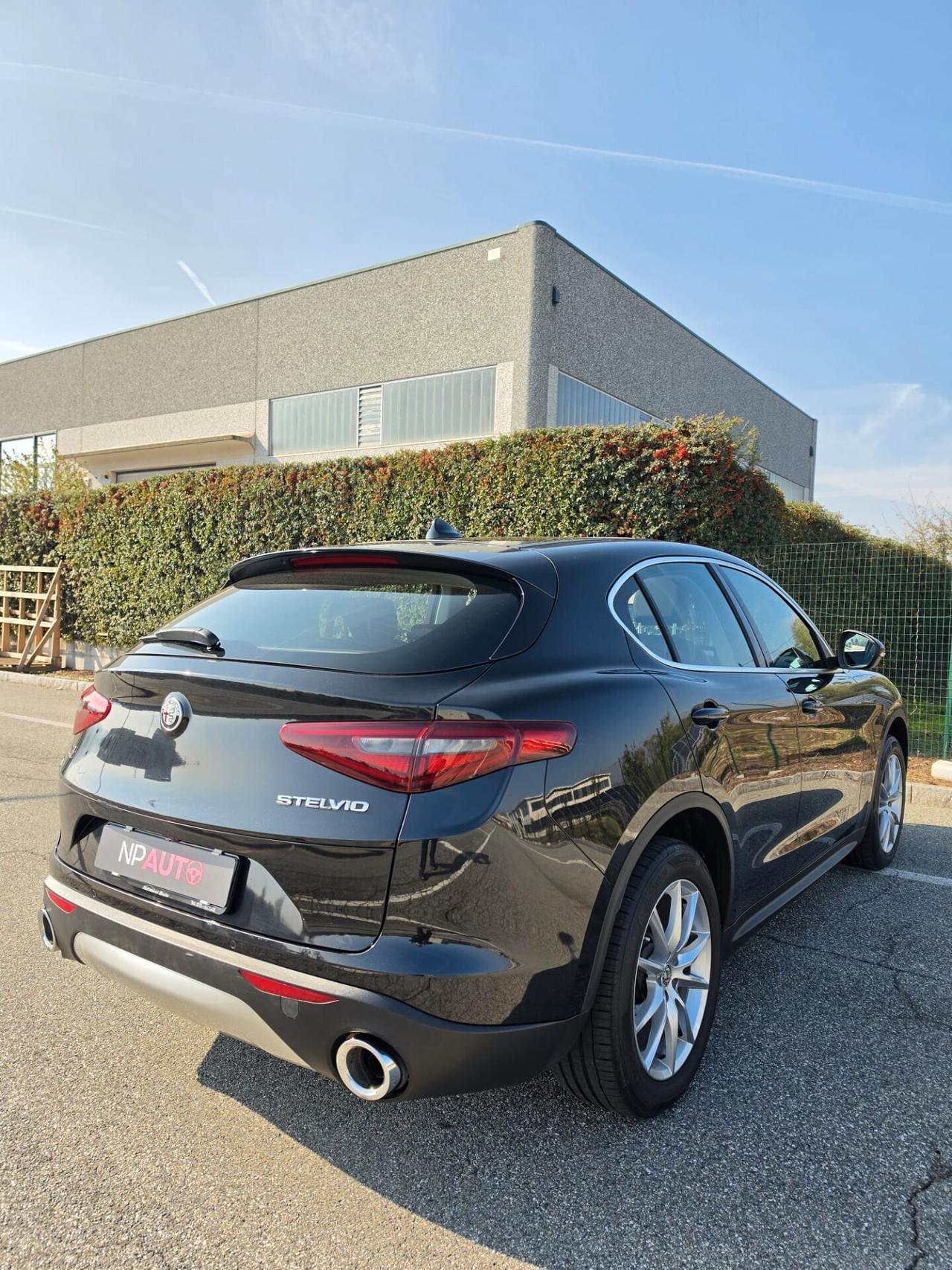 Alfa Romeo Stelvio q4 executive